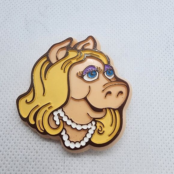 Vintage Miss Piggy Brooch - Picture 2 of 3